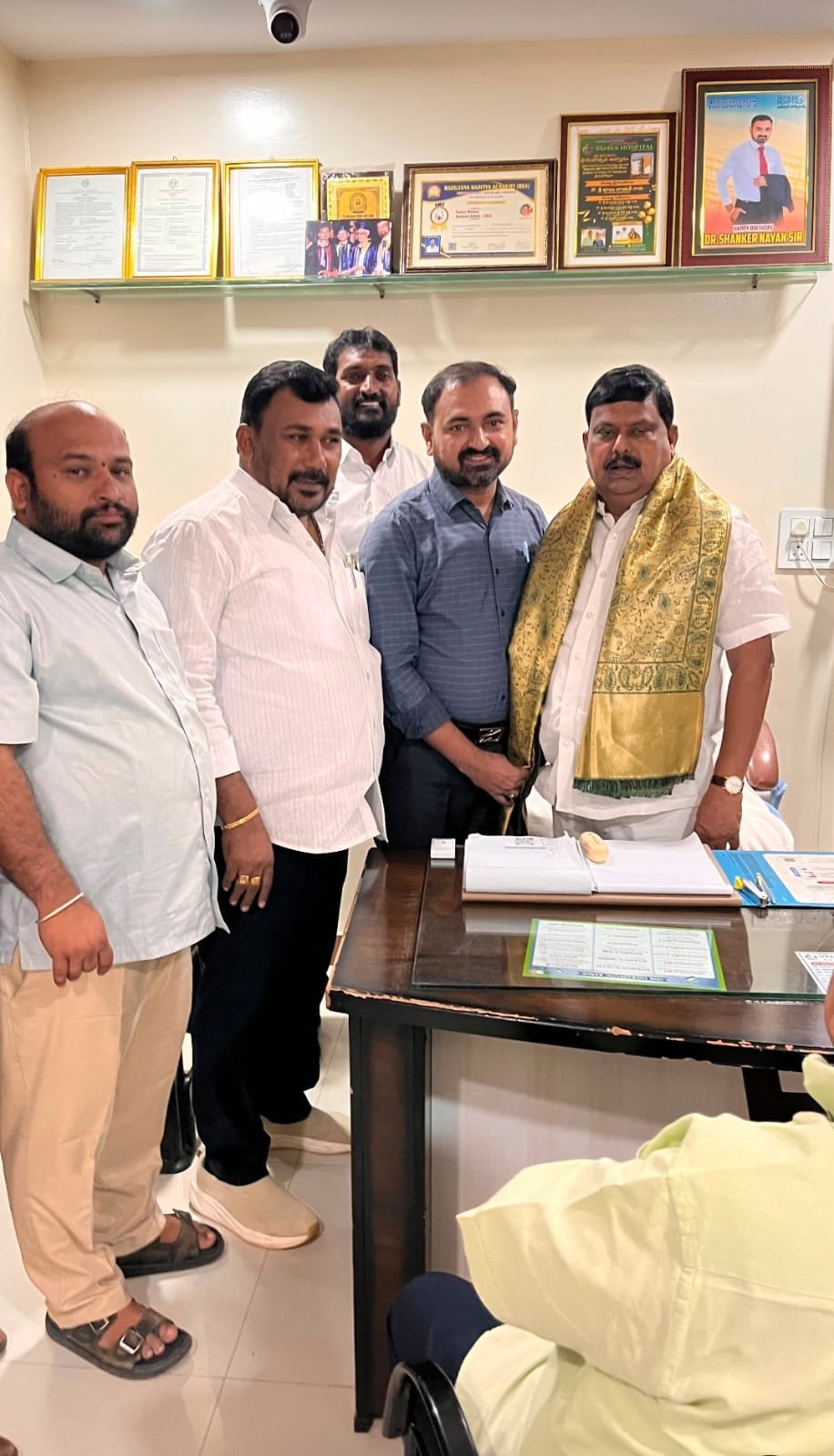 దేవరకొండలో 'లక్ష్మీ విజయ' ఆసుపత్రి సందర్శన: పేదలకు మెరుగైన వైద్యం స్థానికంగానే అందడం అభినందనీయం - ఎమ్మెల్యే బాలు నాయక్